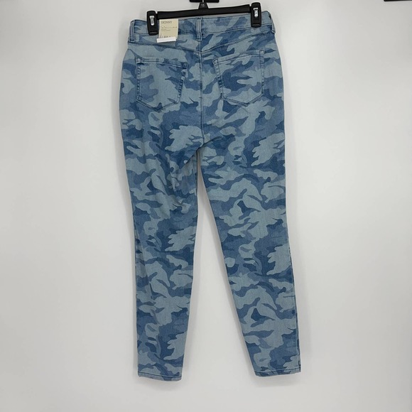 STYLE & CO SKINNY CURVY MID RISE TUMMY CONTROL BLUE CAMO 5 POCKET JEANS SIZE 6 - Picture 2 of 6